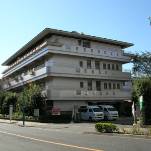 安立園は、お年寄りの介護支援や子育て支援を通して、地域社会における福祉の向上を担えるように施設を社会化し、地域福祉の拠点となっています。 特別養護老人ホーム