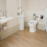 地域交流スペース用の”だれでもトイレ”です。 1階 地域交流スペース用トイレ